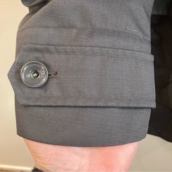 MEC Sz L Crosstown Multiple Pockets Venting Under Arm & Back Zipper Snaps Jacket - Picture 6 of 16